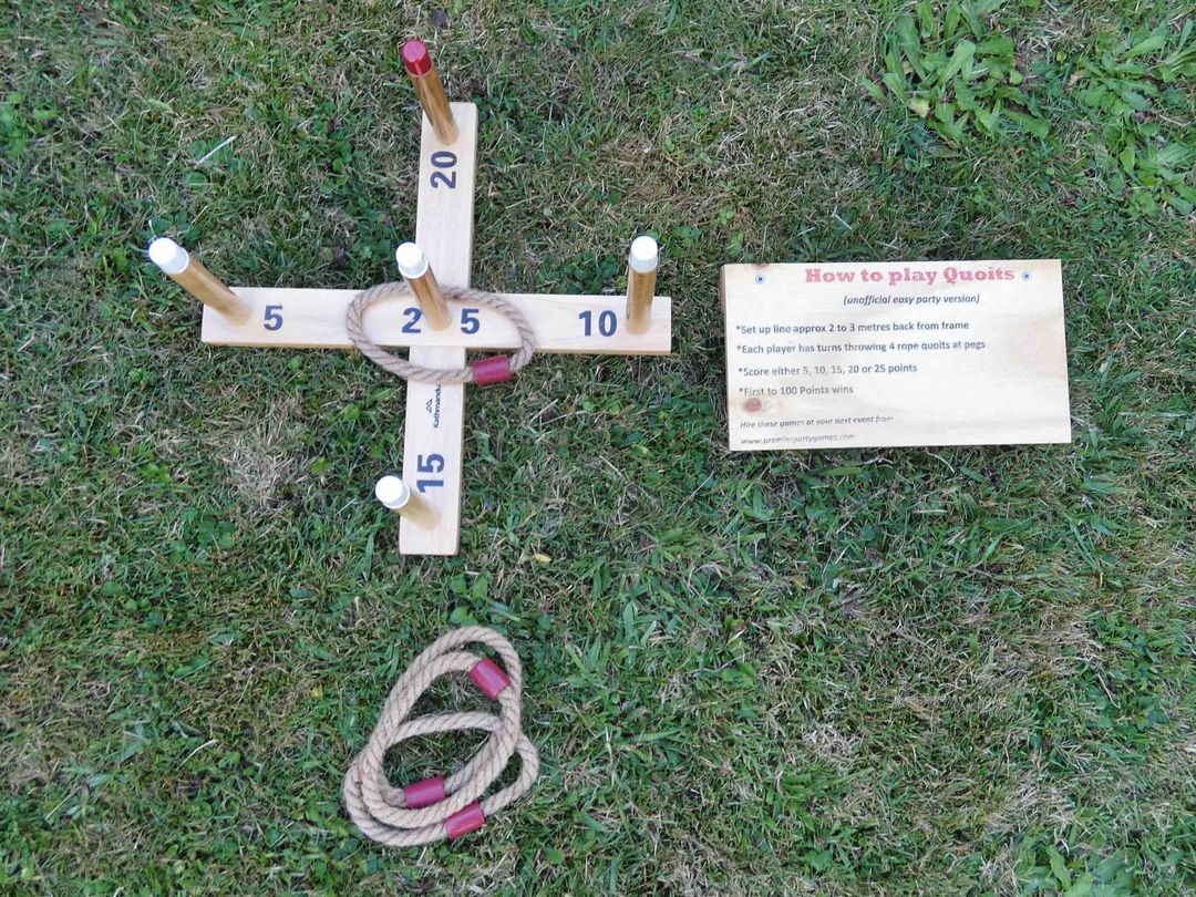 party-games-for-hire-portable-mini-golf-giant-wooden-games-theme